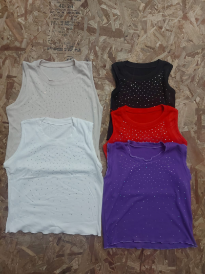 MUSCULOSA CON STRASS DE NENA